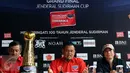 Panglima TNI, Jenderal TNI Gatot Nurmantyo (tengah) memberikan keterangan pelaksanaan final di Jakarta, Rabu (20/1/2016). Final akan mempertemukan Mitra Kukar melawan Semen Padang di Stadion GBK Jakarta. (Liputan6.com/Helmi Fithriansyah)