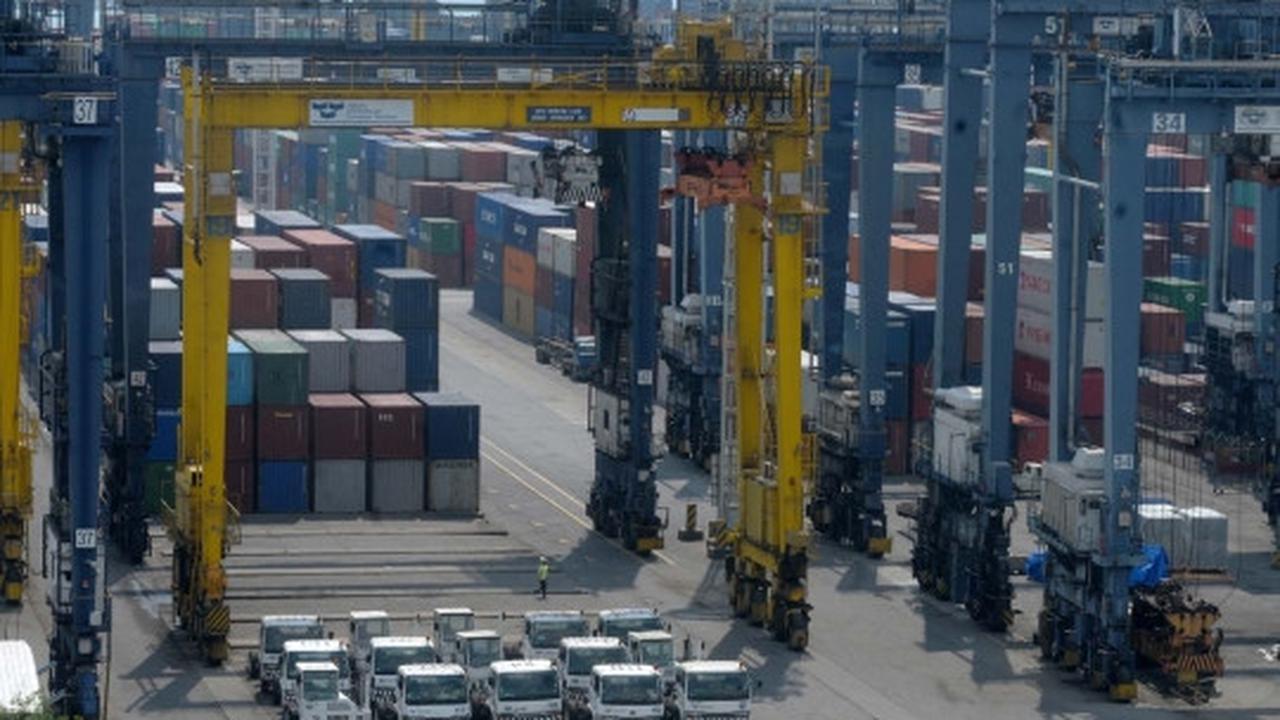 Imbas aksi mogok karyawan JICT, bongkar muat peti kemas lumpuh