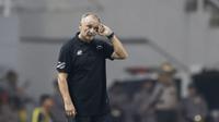 Pelatih Persikabo, Igor Kriushenko, saat melawan Arema FC pada laga Shopee Liga 1 di Stadion Pakansari, Bogor, Senin, (2/3/2020). Persikabo takluk 0-2 dari Arema FC. (Bola.com/M Iqbal Ichsan)