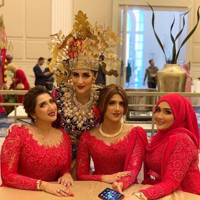 6 Pesona Cantik Amira Alwi Adik Ipar Tania Nadira