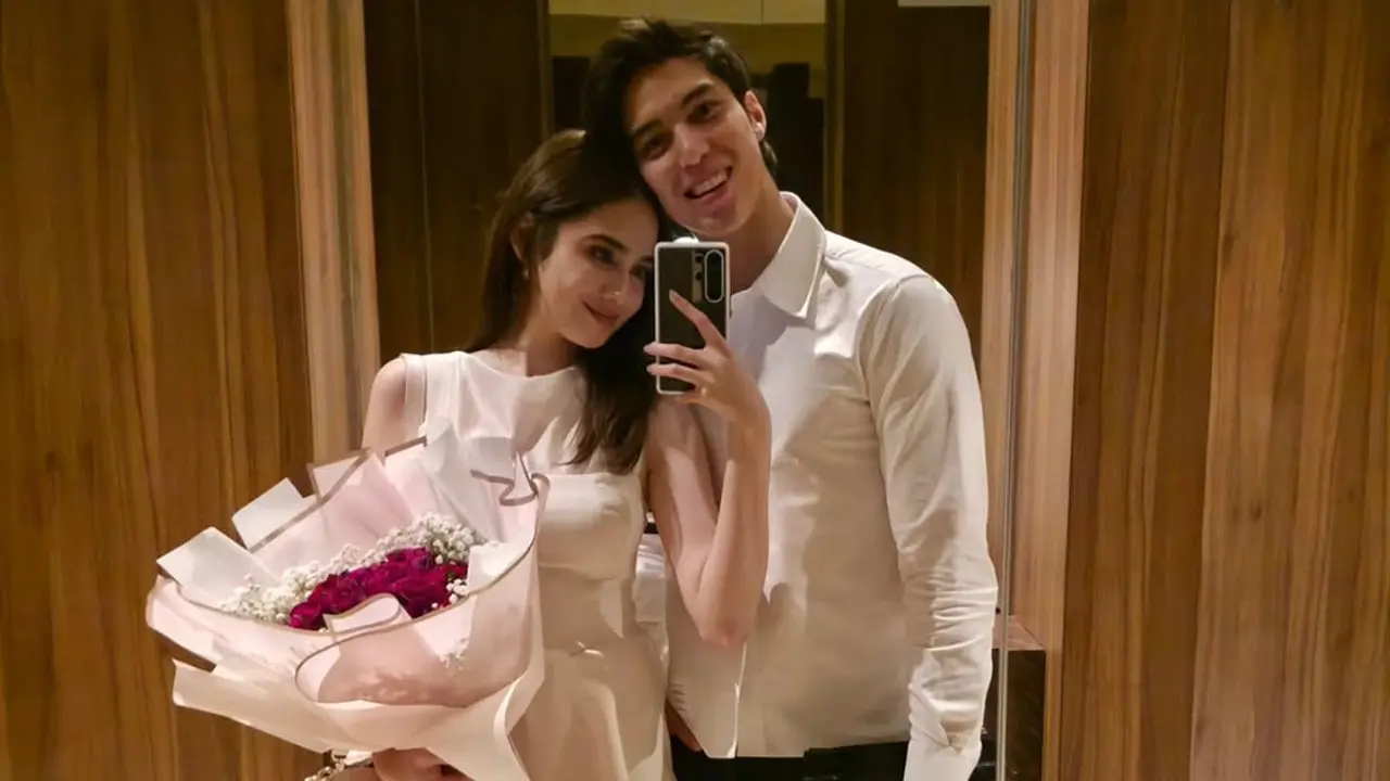 Gaya Syifa Hadju Dapat Buket Mawar dan Dinner Romantis dari El Rumi, Calon Pasutri Serasi Serba Putih