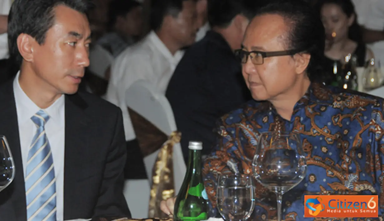 Citizen6, Denpasar: Menteri Kelautan dan Perikanan Sharif C Sutardjo menandatangani kesepakatan MOU antara negara Republik Indonesia dan Republik Rakyat Tiongkok di Denpasar, Bali pada, Selasa (7/8). (Pengirim: Efrimal Bahri) 