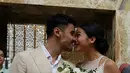 Pasangan Chicco Jerikho dan Putri Marino menjalin kasih sekitar tiga bulan. Tidak butuh waktu lama bagi pasangan ini untuk meresmikan hubungannya. Keduanya menikah di Nusa Dua Bali, Sabtu (3/3/2018). (dok. Instagram)