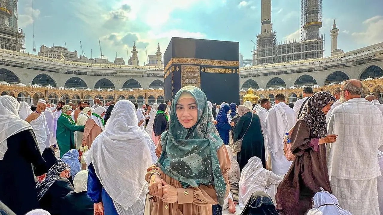 Masayu Anastasia berhijab