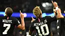 Para pemain PSG merayakan gol yang dicetak Neymar ke gawang Red Star pada laga Liga Champions di Stadion Parc des Princes, Paris, Rabu (3/10/2018). PSG menang 6-1 atas Red Star. (AFP/Franck Fife)