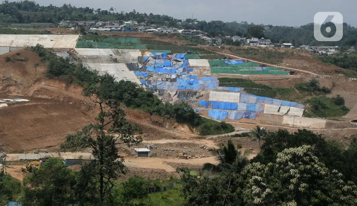 Suasana proyek pembangunan Bendungan Ciawi dan Sukamahi di Ciawi, Kabupaten Bogor, Jawa Barat, Jumat (3/9/2021). Proyek 13 bendungan tersebut bagian dari target pembangunan 61 bendungan selama periode 2020-2024. (Liputan6.com/Herman Zakharia)