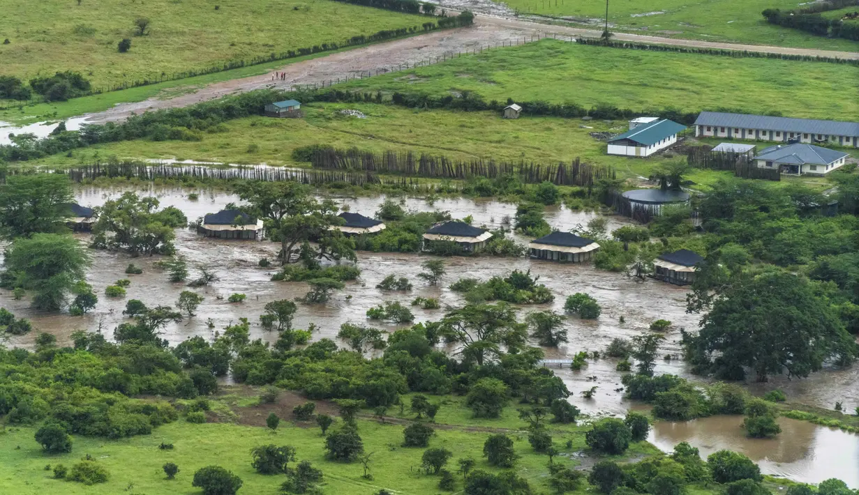 Hujan deras, yang diperkuat oleh pola cuaca El Nino, telah melanda negara Afrika Timur ini selama berminggu-minggu. (AP Photo/Bobby Neptune)