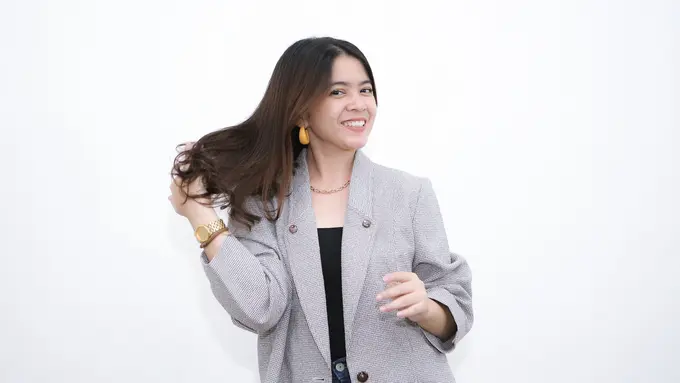 wanita februari percaya diri