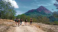 Para pendaki saat di Gunung Fatu Timau Kupang NTT. (Dok: Instagram https://www.instagram.com/p/CSb8AcWtwGQ/?igsh=MWVyMWY3NDF4MzRzNw==)