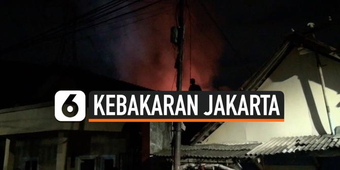 VIDEO: Kebakaran Pabrik Cat, Beberapa Kali Terdengar Ledakan