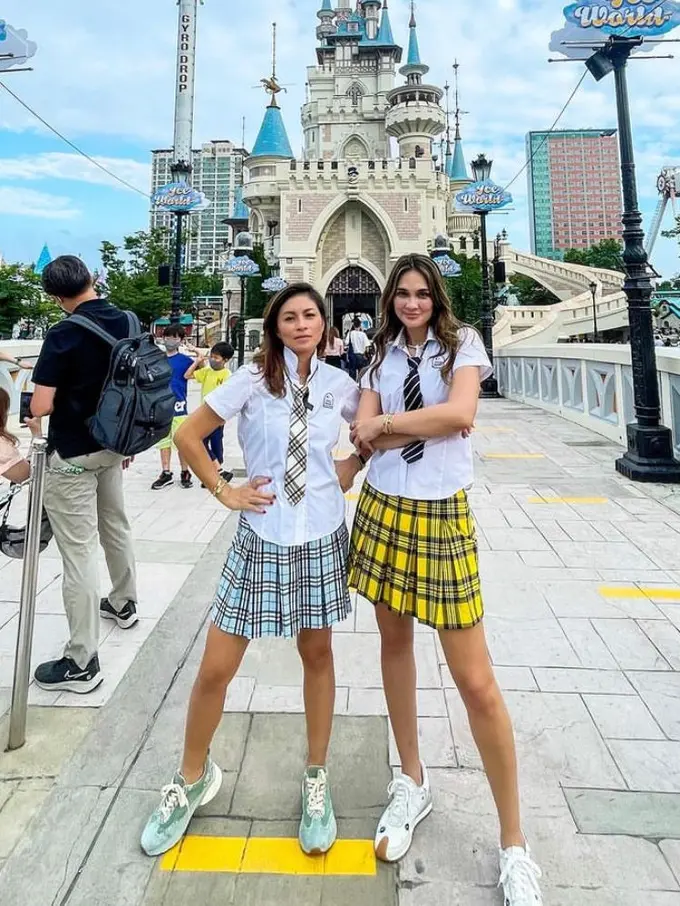 Menolak Tua, Ini Tampilan Manis Luna Maya Kenakan Seragam Sekolah Korea