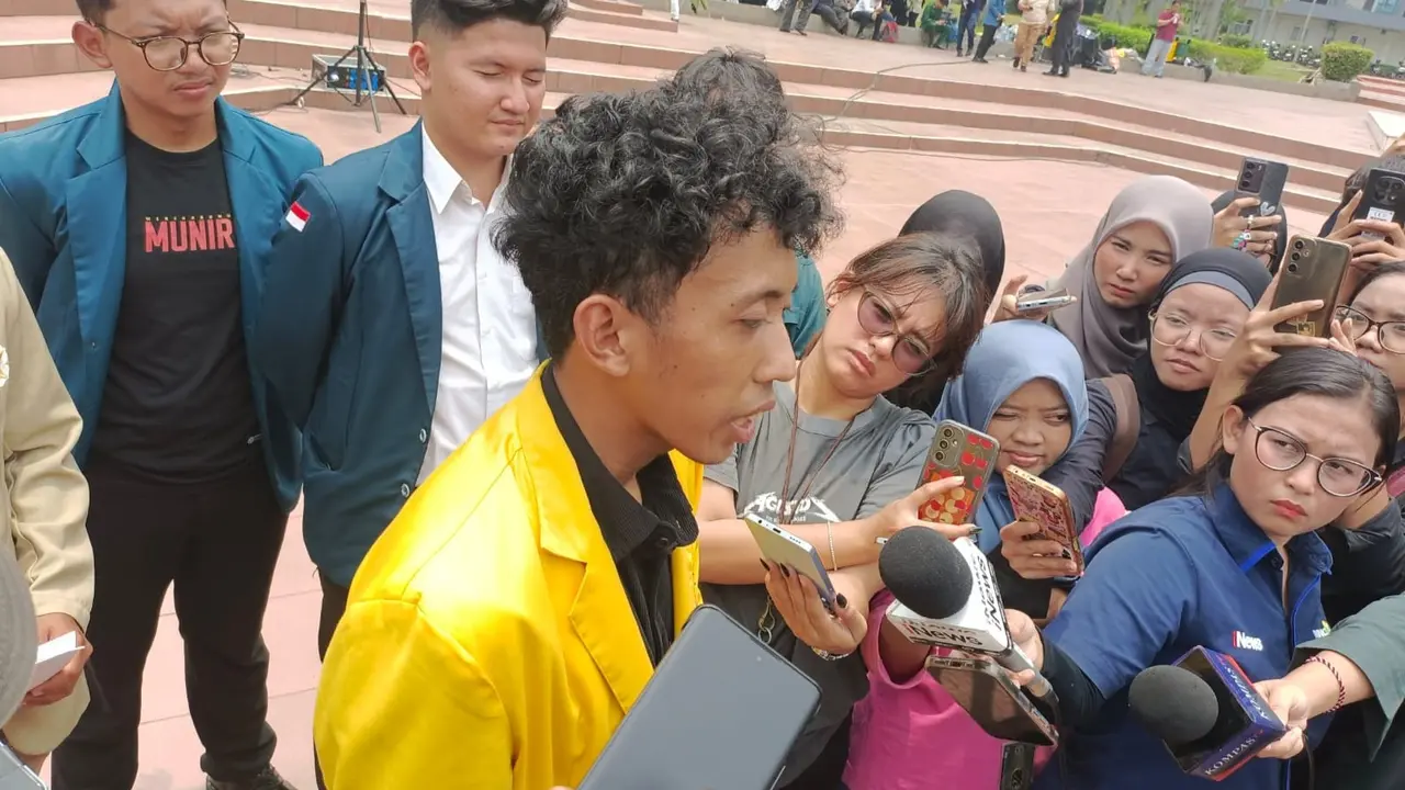 Plt Ketua BEM Universitas Lambung Mangkurat (ULM) Kalimantan Selatan, Satria Bima Agatha di Tugu Proklamasi, Jakarta.