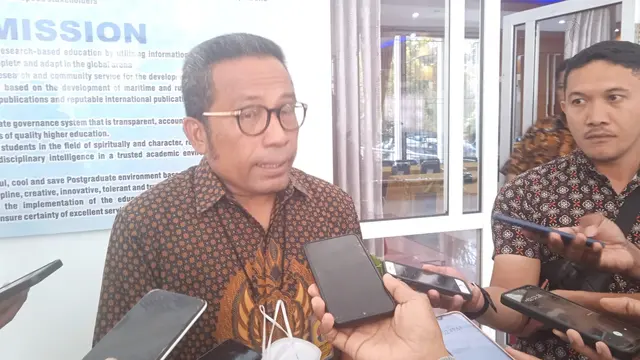 Rektor UHO Prof Muhammad Zamrun Firihu