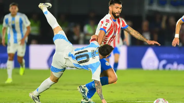 Foto: Jatuh Bangun Lionel Messi saat Melawan Paraguay, Argentina Tumbang di Kualifikasi Piala Dunia 2026