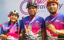 Keseruan Nirina Zubir Bersepeda Keliling Bandung Bareng Ribuan Orang