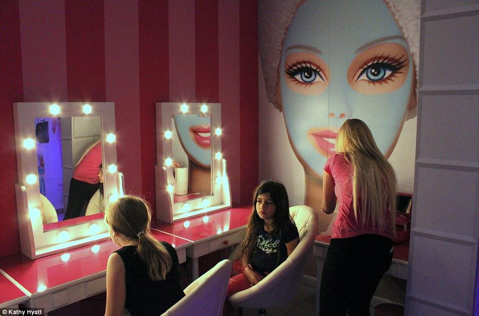 Serunya Keceriaan Rumah Barbie Nyata di Berlin, Main ke ...