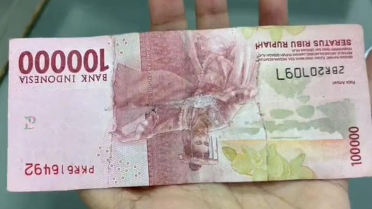 Jika mengalami pengalaman serupa, Anda bisa menukarkan uang rusak tersebut ke bank.&nbsp;<br>