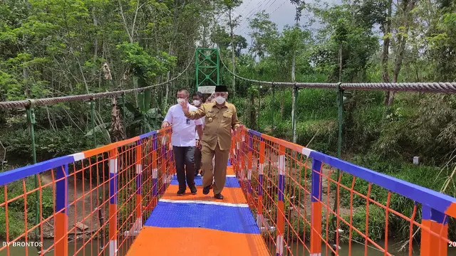 BRI membantu pembangunan jembatan gantung di Malang, Jawa Timur. Pembangunan jembatan yang dibangun menghubungkan Desa Druju, Kecamatan Sumbermanjing Wetan dan Desa Kemulan, Kecamatan Turen.