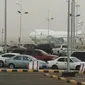 Bandara Amir Muhammad bin Abdulaziz (Amma) Madinah diguyur hujan berkapasitas sedang. (Liputan6.com/Wawan Isab)