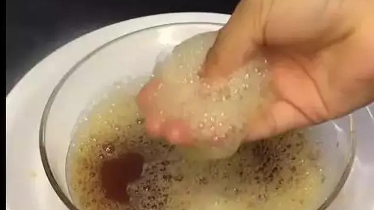Bukan Bawang Merah! Cegah Uban di Kulit Kepala dengan Minuman Ini