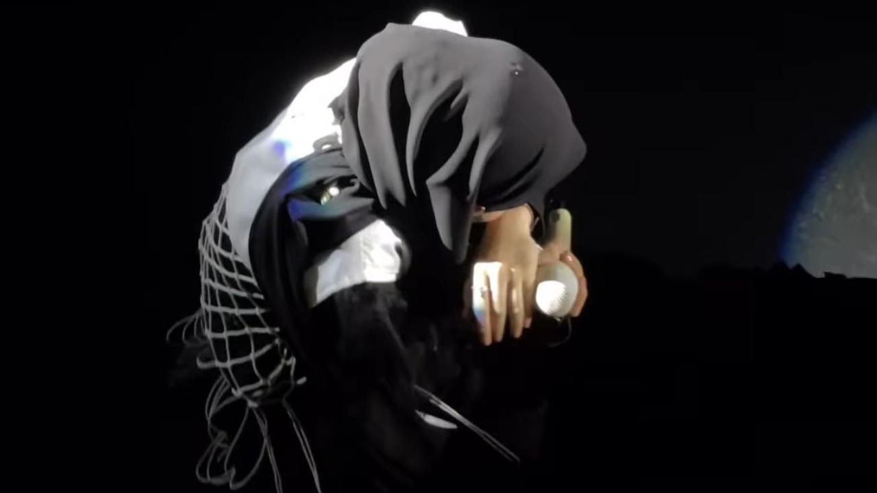 Viral! Momen Haru, Nissa Sabyan Menangis Saat Nyanyikan Lagu Tentang Taubat di Panggung