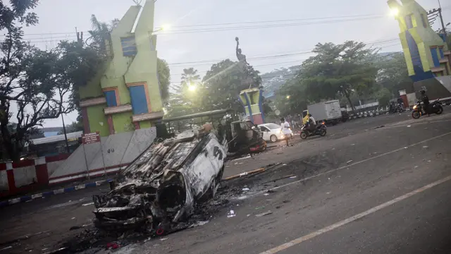 Potret Derby Jatim yang Berakhir Tragedi
