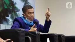 Anggota Komisi III DPR F-Demokrat Hinca IP Pandjaitan saat menjadi pembicara dalam diskusi forum legislasi di Jakarta, Selasa (13/4/2021). Diskusi membahas RUU Kejaksaan, Komitmen DPR Perkuat Kinerja Korps Adhyaksa. (Liputan6.com/Angga Yuniar)