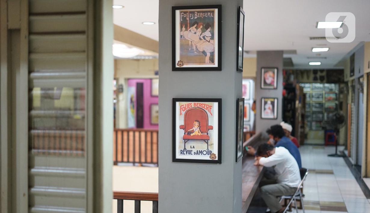 Suasana Pasar Gembrong Baru di Jalan Jenderal Basuki Rachmat, Jakarta Timur, Minggu (16/8/2020). Pasar yang dulu diisi kios-kios mainan anak dan boneka tersebut kini berubah wajah menjadi galeri bagi para perupa, barang antik, hingga buku-buku lawas. (Liputan6.com/Immanuel Antonius)