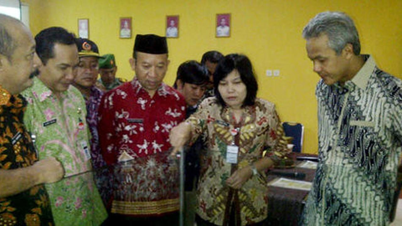 Warga Kebumen ngadu ke Ganjar soal janji & utang PT Semen Gombong