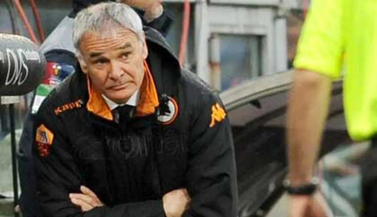 Ekspresi pelatih AS Roma Claudio Ranieri di laga lanjutan Serie A Italia menghadapi Genoa di Marassi Stadium, Genoa, 20 Februari 2011. Roma kalah 3-4. AFP PHOTO / TIZIANA FABI 