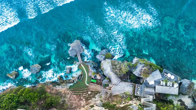 Pantai Padang Padang, Bali