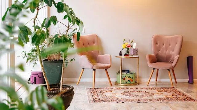 Apakah Pink dan Hijau Serasi dalam Interior? Ini Menurut Konsultan Warna Profesional