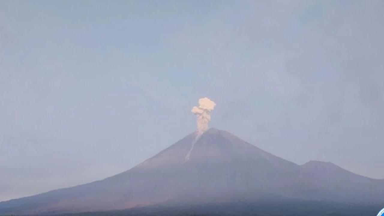 Gunung Semeru Erupsi Jumat Pagi 13 Februari 2026, Semburkan Abu Vulkanik Setinggi 1.000 Meter