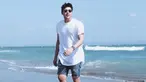 Ini dia salah satu potret OOTD Adhyra Yudhi, pria yang diumumkan sebegai salah satu personel baru di grup musik Yovie &amp; Nuno saat memakai celana pendek. (Foto: instagram.com/@adhyrayudhi)