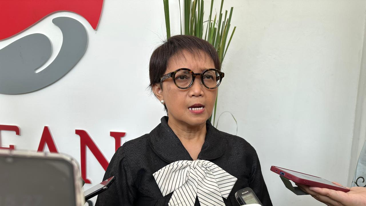 Menteri Luar Negeri Retno Marsudi saat ditemui sejumlah media di Gedung Pancasila, Kementerian Luar Negeri, Senin (14/8/2023). (Liputan6.com/Benedikta Miranti)