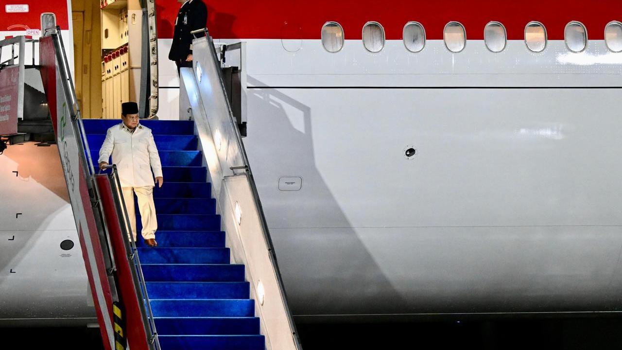 Presiden Prabowo Subianto Tiba di Tanah Air Usai Hadiri KTT APEC 2025 di Korea Selatan