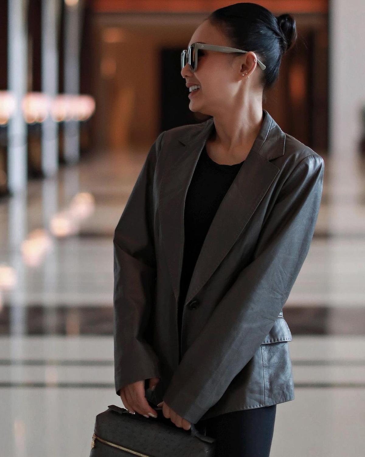 7 Potret Terbaru Yuni Shara Tampil Stunning dengan Jaket Kulit