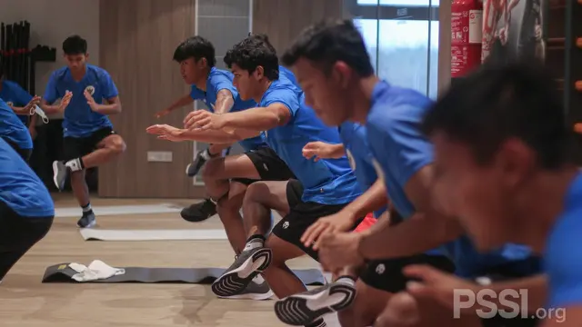 Para pemain Timnas Indonesia U-19 latihan di gym di Spanyol,  Sabtu (9/1/2021).