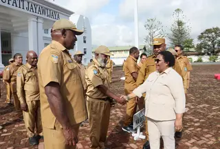 Wakil Menteri Dalam Negeri, Ribka Haluk usai memimpin apel pagi di lingkungan Pemerintah Kabupaten Jayawijaya, Senin (18/5/2026).