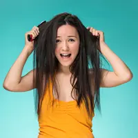 Ilustrasi Rambut Bercabang yang Menganggu | copyright freepik