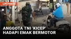Kocak! Anggota TNI Pasrah Liat Emak Bermotor Lalui Jalan yang Sedang Dicor
