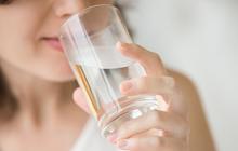 Pilih Minum Air Dingin atau Hangat saat Berbuka? Ketahui Manfaat dan Efek Sampingnya