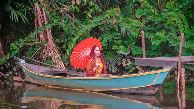 Aulia Sarah dalam film Pirunduk. (Pichouse Films, Pentana Production Studio, dan Bimasakti Pictures Production)