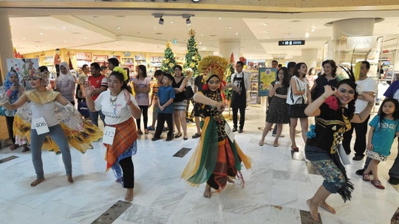 Ribuan peserta Indonesia Menari beraksi di Grand Indonesia
