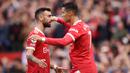 Bruno Fernandes dan Cristiano Ronaldo - Bruno dan CR7 merupakan rekan di Timnas Portugal. Pulangnya CR7 ke Old Trafford membuat mereka membentuk duet sensasional di lini depan Manchester United. (AFP/Oli Scarff)