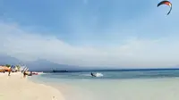 Ingin menyaksikan peselancar layang dan angin dunia? datang saja ke Pulau Tabuhan Banyuwangi, Jawa Timur. Ada International Kite and Wind Surfing Competition yang digelar 26-27 Agustus 2017.