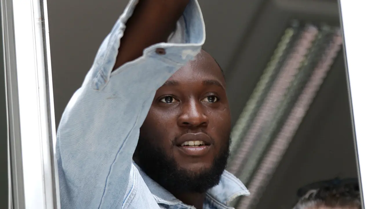 Acungan Jempol Romelu Lukaku Sapa Fans Inter Milan