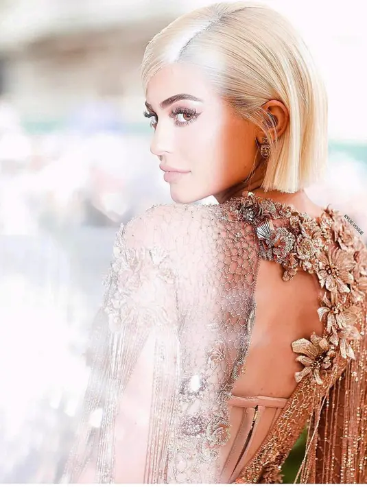 Bagi Kylie, tak ada yang menyerahkan kesuksesan itu padanya. Dirinya sendirilah yang membuat Kylie menjadi sukses seperti sekarang di dunia bisnis. (instagram/kyliejenner)