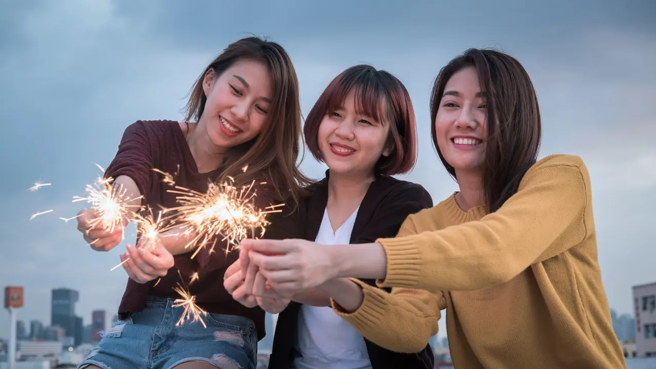 wanita november ulang tahun 2026