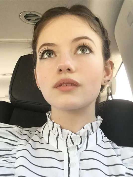 Kini ia pun aktif dalam menggunakan sosial media Instagramnya. (instagram/mackenziefoy)